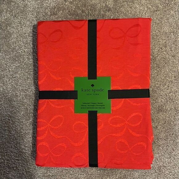 Kate Spade New York Oblong Red Bow Tablecloth! - Picture 5 of 5